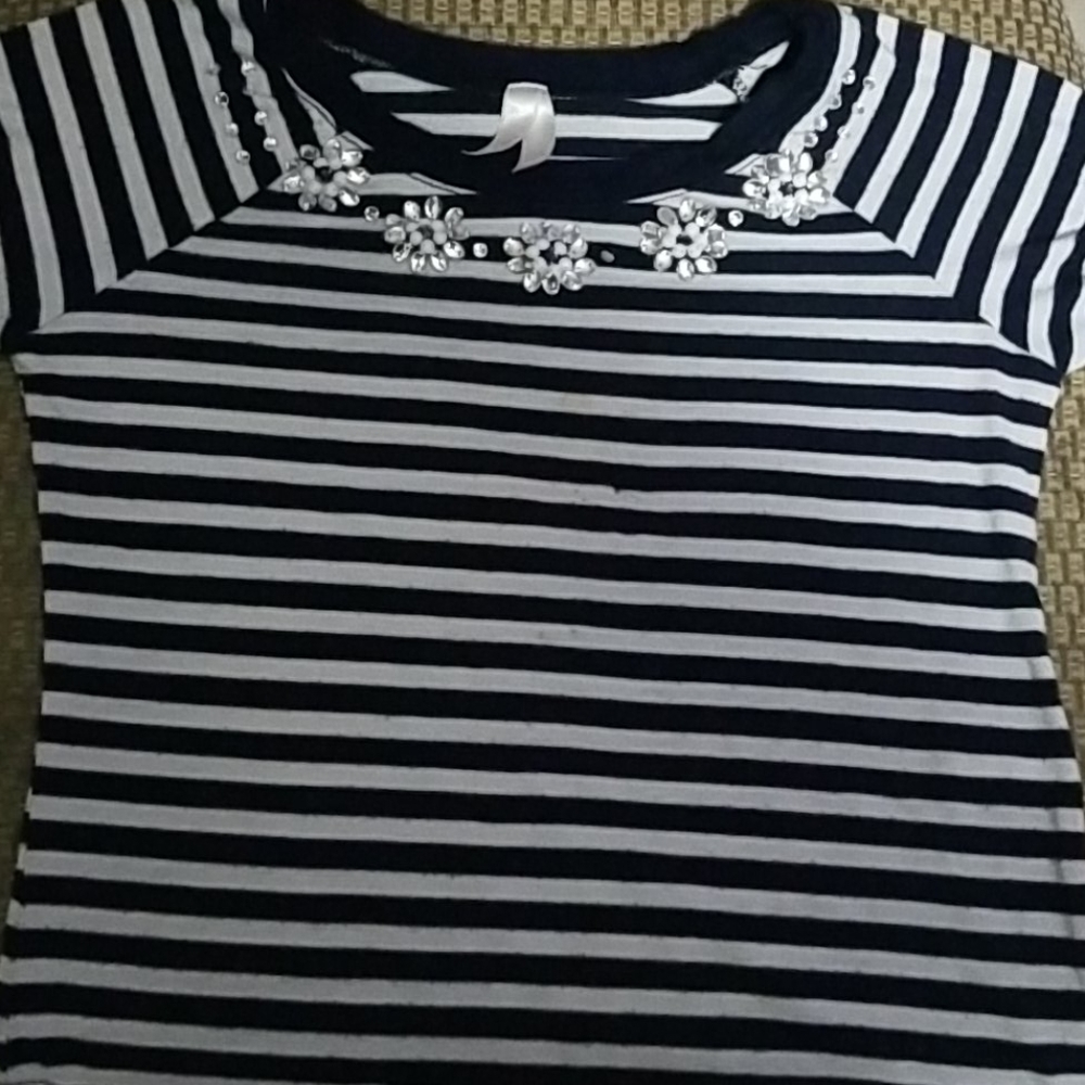 black and white long sleeved top